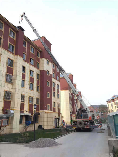 城步跨街广告牌的高空安装注意事项