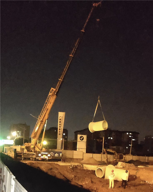 城步“弯臂矫正”—— 吊车的 “形变补偿” 技术